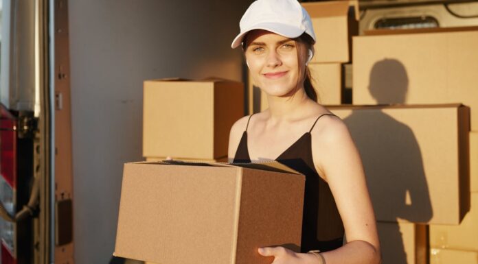 This Delivery Worker Followed Her Instincts and Became a Hero