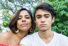 When Her Teen Son Refused Hugs, This Mom Found a Hilarious Solution