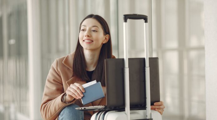 Would You Take a Plane to Work? This Intern Says It’s Cheaper Than Paying Rent!