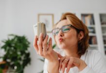 She’ll Be a Mom—But Only If Her Partner Pays Her $315K Annually!