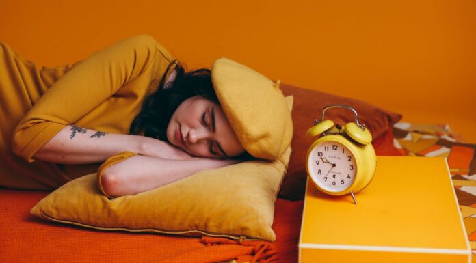 He Loves His Yellow Pillow—His Girlfriend Wants It Gone. Who’s Right?