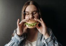 Would You Eat a Meaty Burger Next to a Vegetarian on a Flight? This Guy Did!