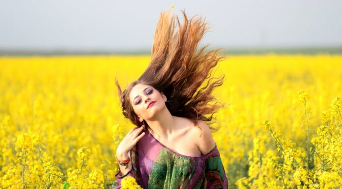 This Virtual Model Scored an $11K Monthly Paycheck—No Human Required