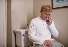 This Man Got Trapped in an Airplane Toilet—The Crew’s Response? A Note Under the Door