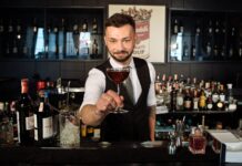 Customer’s ‘No Ice’ Request Gets a Surprising Reply from the Bartender