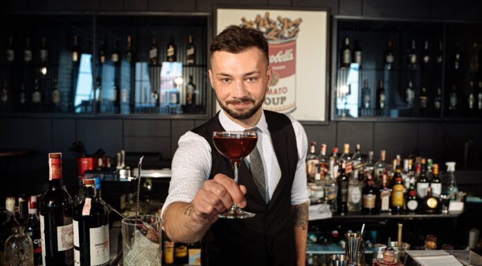 Customer’s ‘No Ice’ Request Gets a Surprising Reply from the Bartender