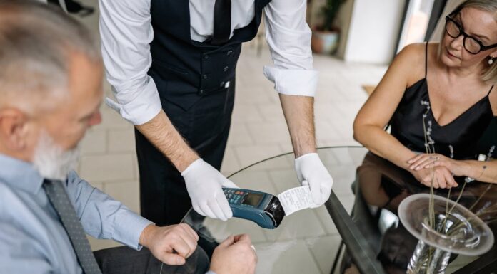 “You Don’t Deserve 25% for Doing Your Job!” Man Goes Off on Tipping